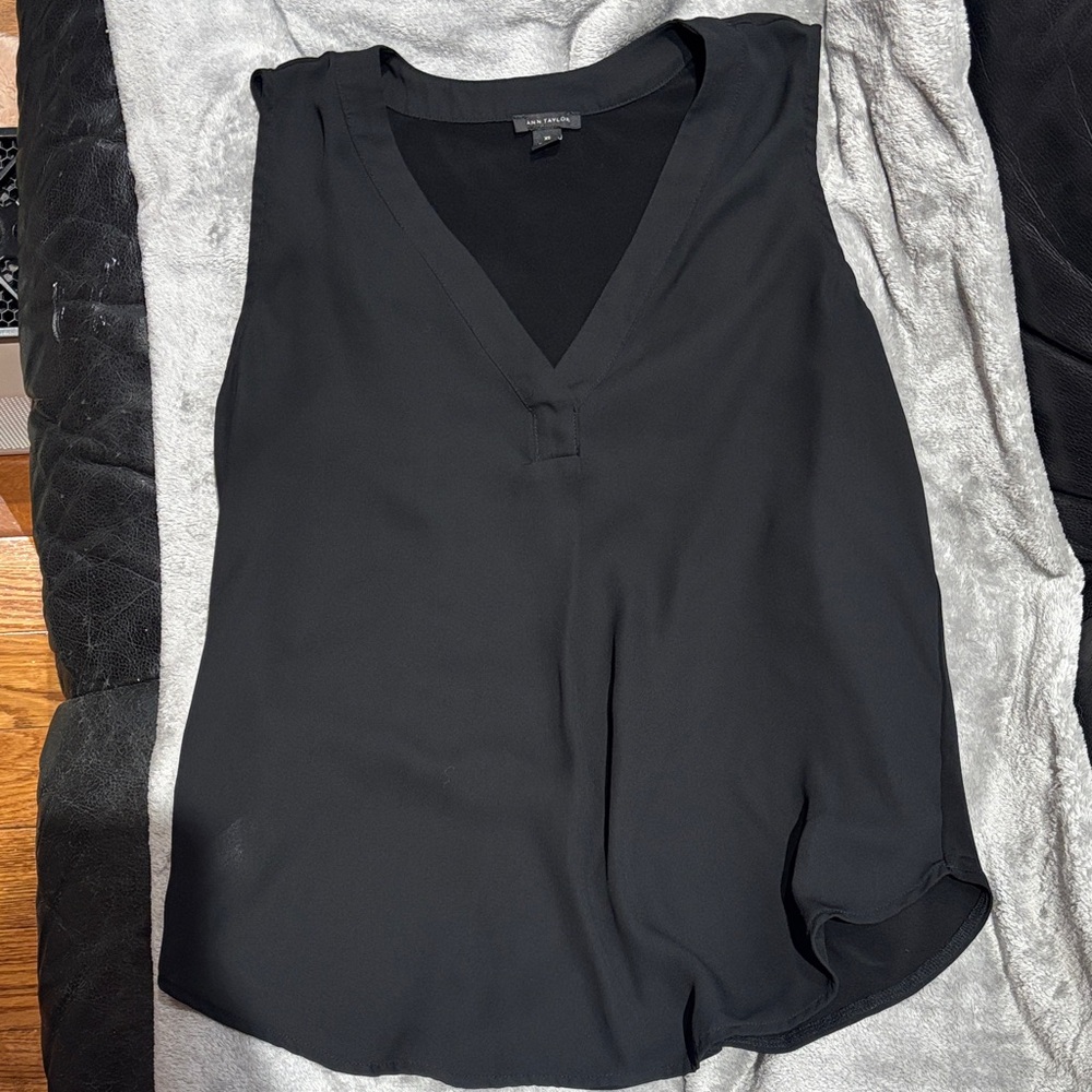 Ana Taylor Black Sleeveless V-Neck Top